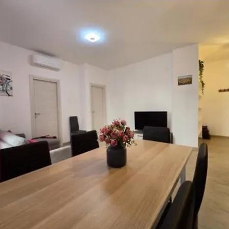 Aurora, Liguria 아파트 *